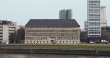 Vorderfront des Mannesmann-Hauses (auch Behrensbau) im Düsseldorfer Stadtteil Carlstadt Bild: Hans Peter Schaefer, Wikipedia 