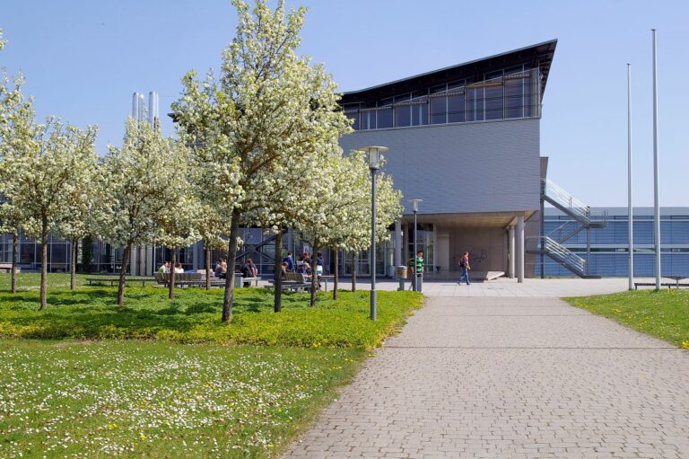 Dussmann und die Hochschule Albstadt-Sigmaringen arbeiten beim Studiengang „Smart Building Engineering and Management“ zusammen. Bild: Hochschule Albstadt-Sigmaringen