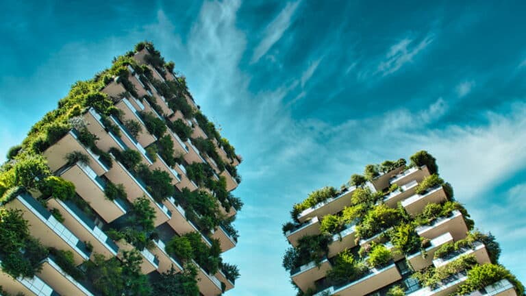 Die Nachhaltigkeit eines Gebäudes kann jetzt auch vom TÜV SÜD mit einem BREEAM-Zertifikat bestätigt werden - Foto: Balazs/stock.adobe.com