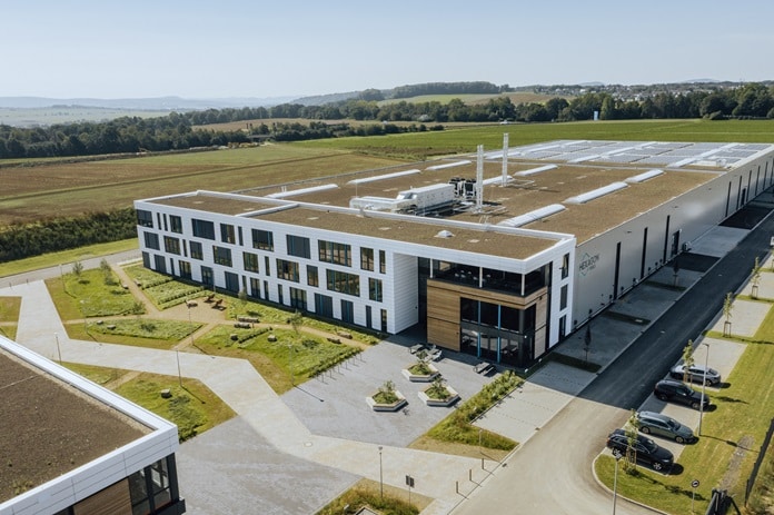 Goldbeck errichtete das neue Werk für Wasserstoff-Hochdruckzylinder von Hexagon Purus in Kassel bereits und übernimmt nun auch das Facility Management. Bild: Goldbeck