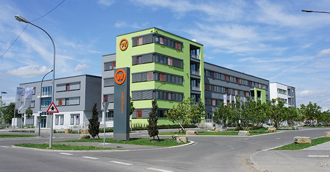 Piepenbrock erbringt verschiedene Gebäudedienstleistungen wie die Unterhaltsreinigung am Standort Heilbronn (Bild) für die Xenios AG. Bild: Xenios AG
