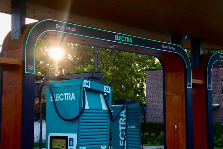 Electra schafft Schnelllade-Infrastruktur für Edeka