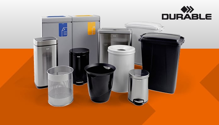 Ansicht auf mehrere verschiedene Arten und Größen von Abfallbehältern.