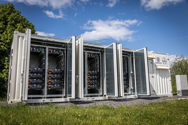 Spie installiert Batteriespeicher für Tesla