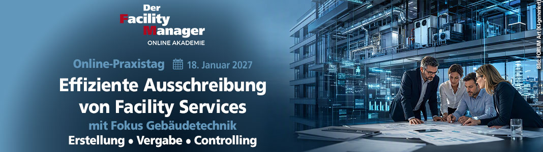 Online-Praxistag am 18. Januar 2027: Effiziente Ausschreibung von Facility Services mit Fokus Gebäudetechnik – Erstellung, Vergabe und Controlling; vier Personen besprechen Unterlagen vor einem technischen Gebäude.